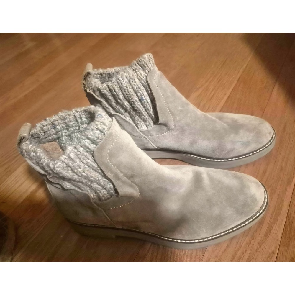 Comfortiva Women's Rawnie Ankle Boots Size 7 Wide Taupe Suede Flat Pull On